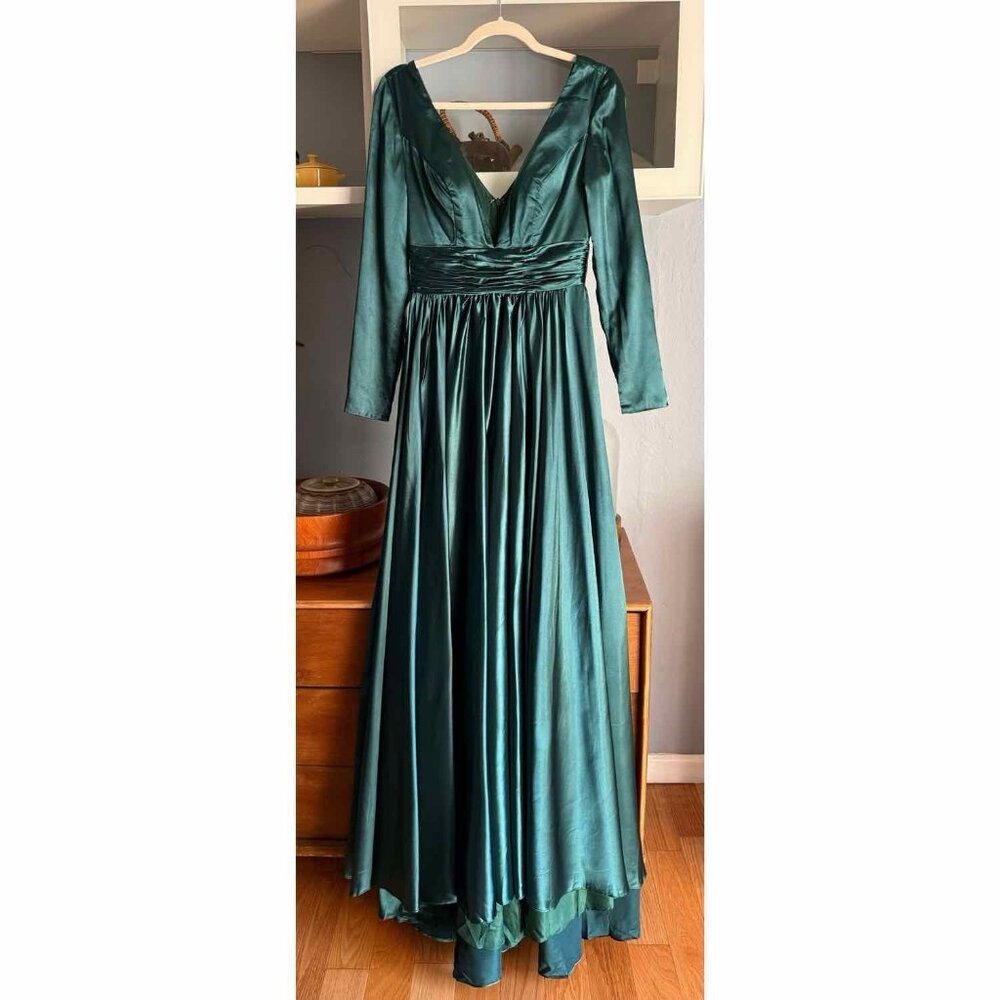 Hebeos A-Line/Princess V-Neck Long Sleeves Sweep/Brush Train Satin Dress Green